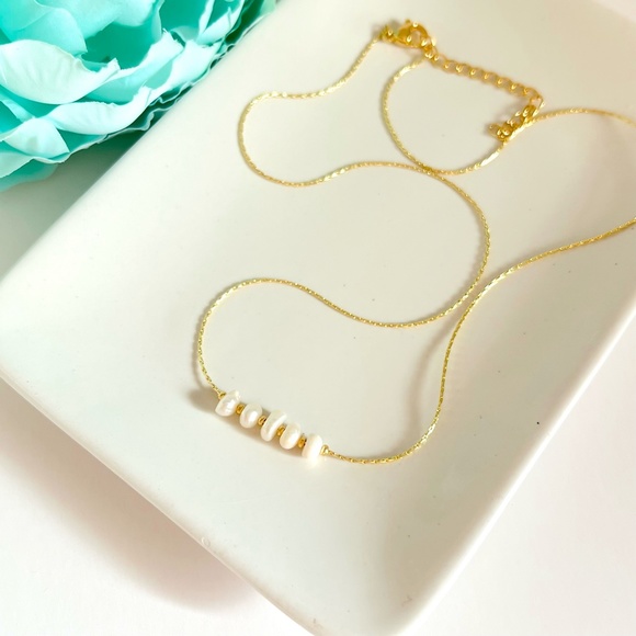 Minimalist Pearl Strand Necklace - Picture 6 of 6